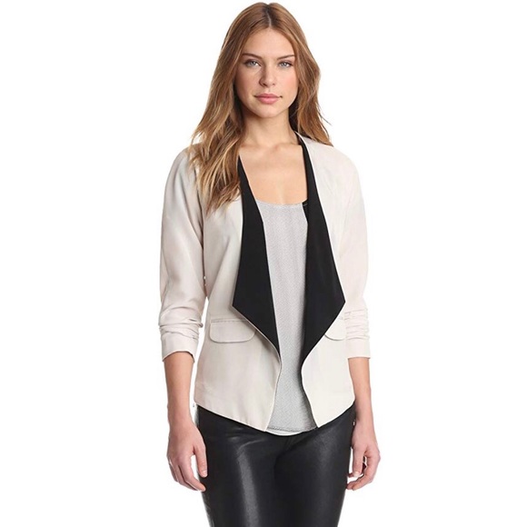 BCBGeneration Jackets & Blazers - NWT BCBGeneration Chalk Grey Black Cream Blazer